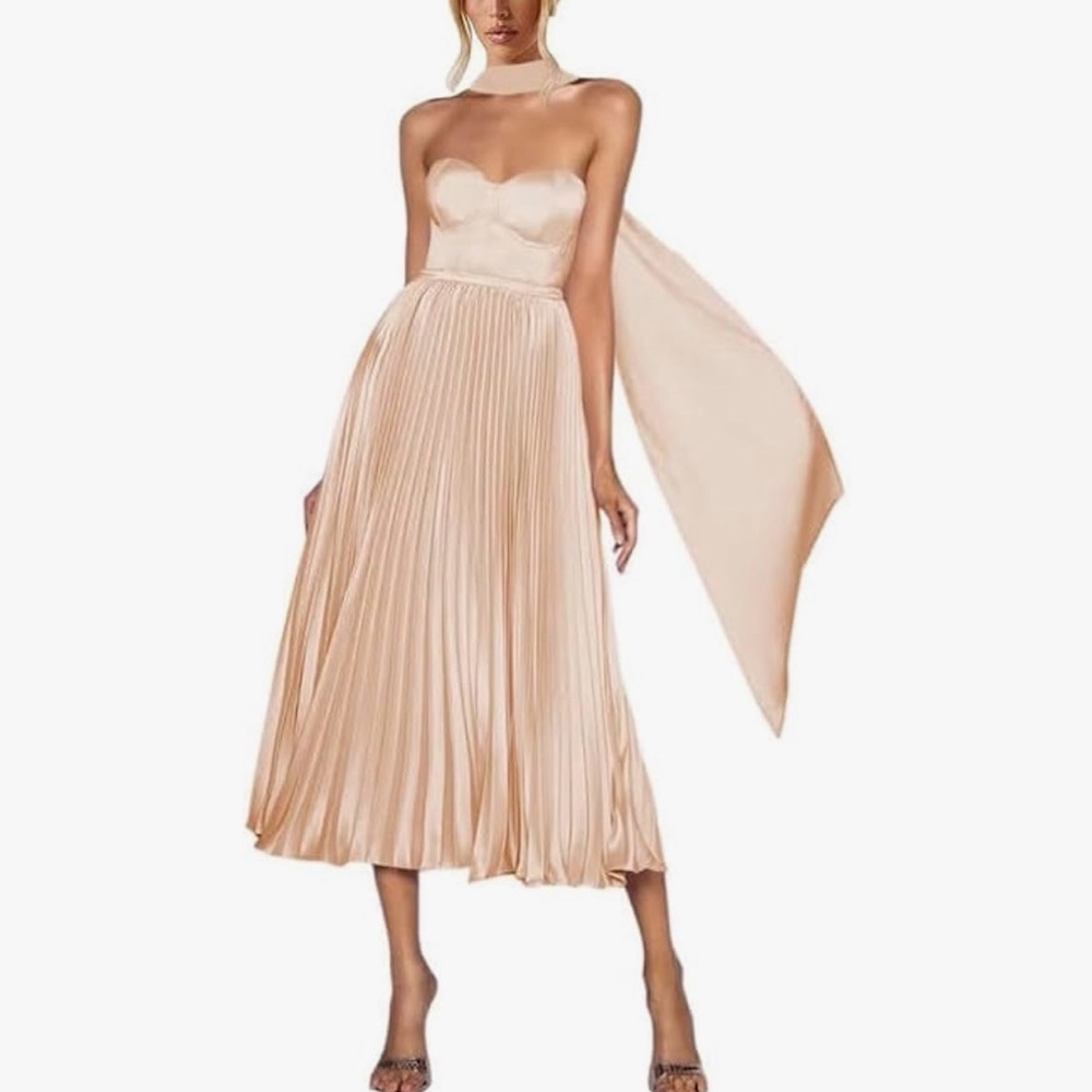 Elegant Strapless Pleated Dress - Picture 1 of 3
